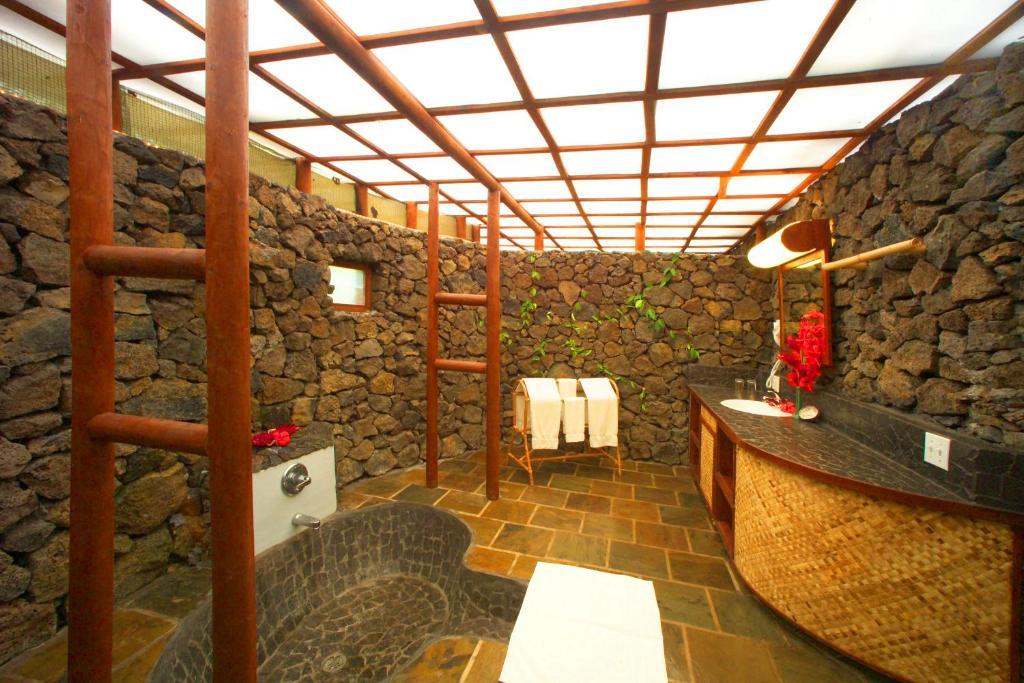 Coconuts Beach Club Resort And Spa Fausaga Room photo